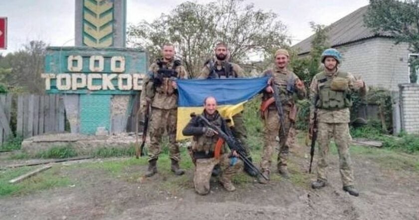 На Донеччині ЗСУ розгорнули український прапор біля села Торське (фото)