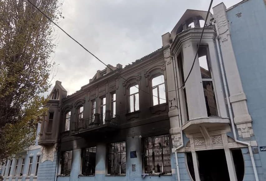 Росіяни знищують історичну спадщину Бахмута, зруйновано будівлю XIX століття: фото