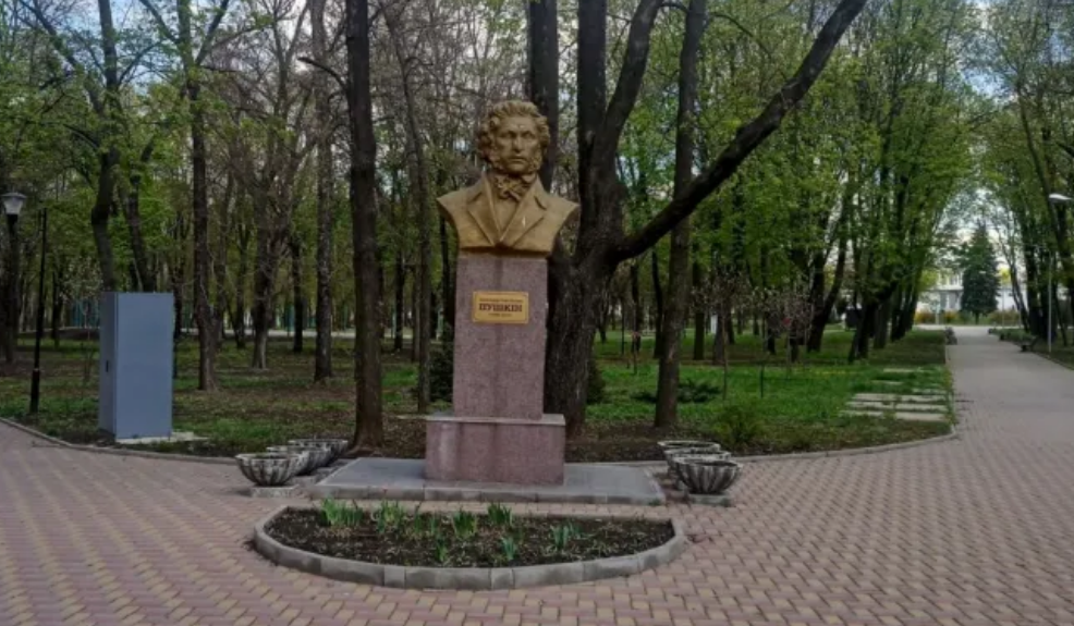 В Краматорске у властей нет денег на демонтаж бюста Пушкину, - СМИ