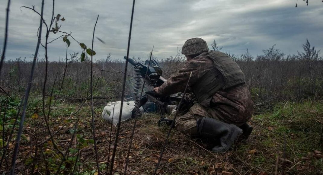 Українські захисники відбивають ворожі спроби наступу на Бахмутському, Авдіївському та Новопавлівському напрямках, - Генштаб