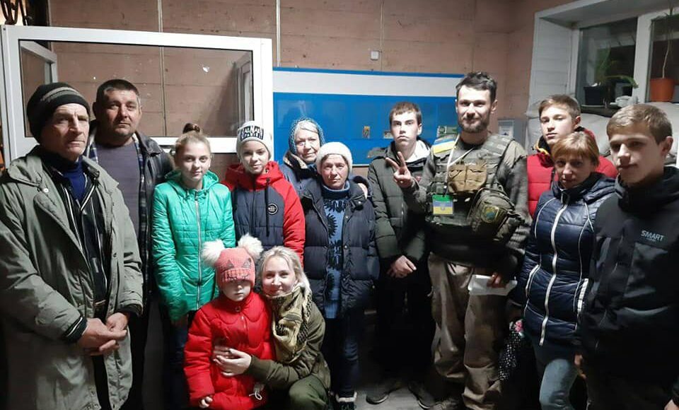Пів року в окупації: З Невського на Луганщині евакуювали 13 людей, серед них — діти