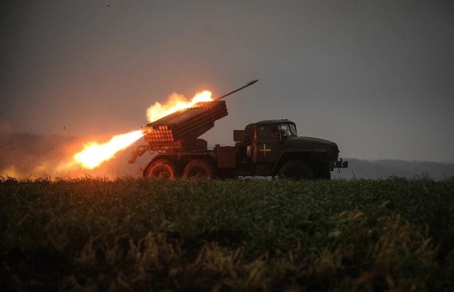 Ворог продовжує перегрупування військ на Лиманському, Авдіївському та Новопавлівському напрямках, - Генштаб