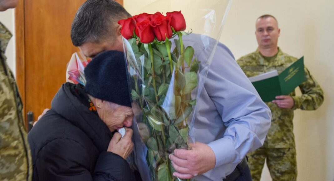 В Ізмаїлі вручили нагороду мамі загиблого захисника, який воював на Луганщині (фото)