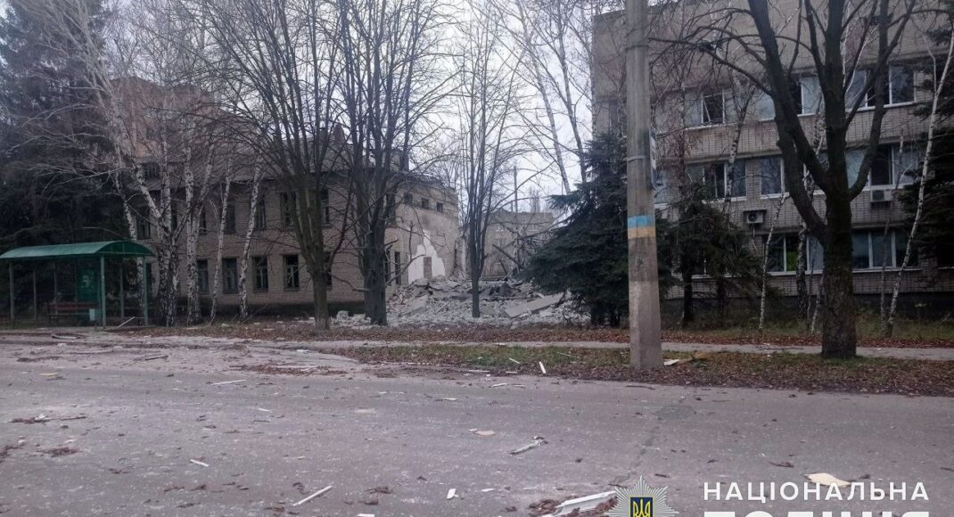 Через обстріли армії рф на Донеччині постраждали 8 населених пунктів