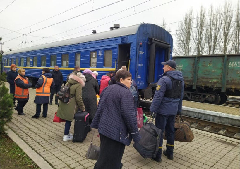 Продолжается эвакуация из опасных территорий Донетчины: куда обращаться при выезде