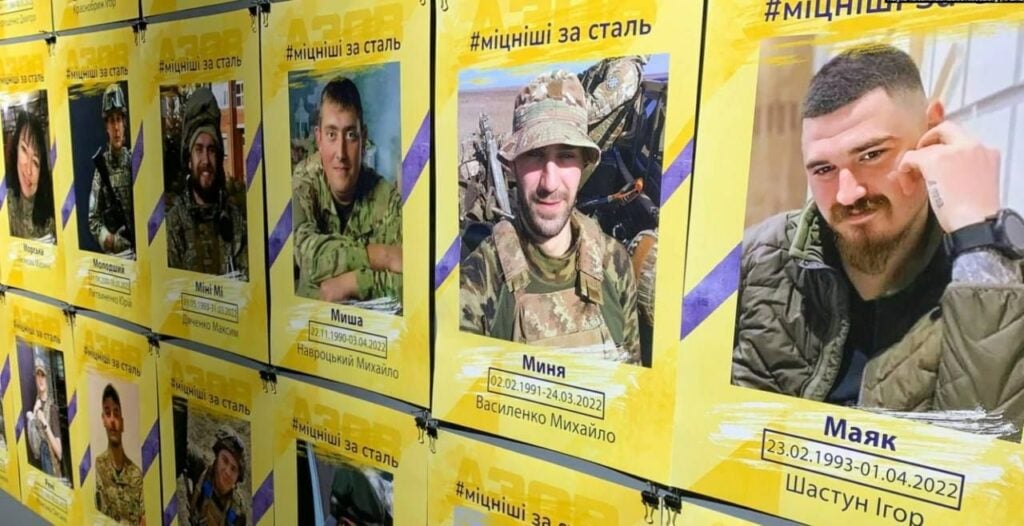 У Львові відкрилася фотовиставка "Міцніші за сталь", присвячена загиблим захисникам Маріуполя з "Азову": фото