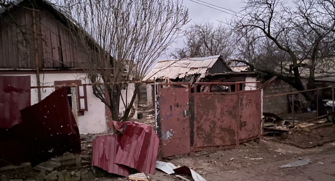 Рашисты обстреляли ночью города Донецкой области, есть разрушения жилого сектора