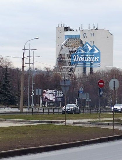 В окупованому Донецьку повідомили про прильоти біля Донбас Арени і готелю "Вікторія": фото