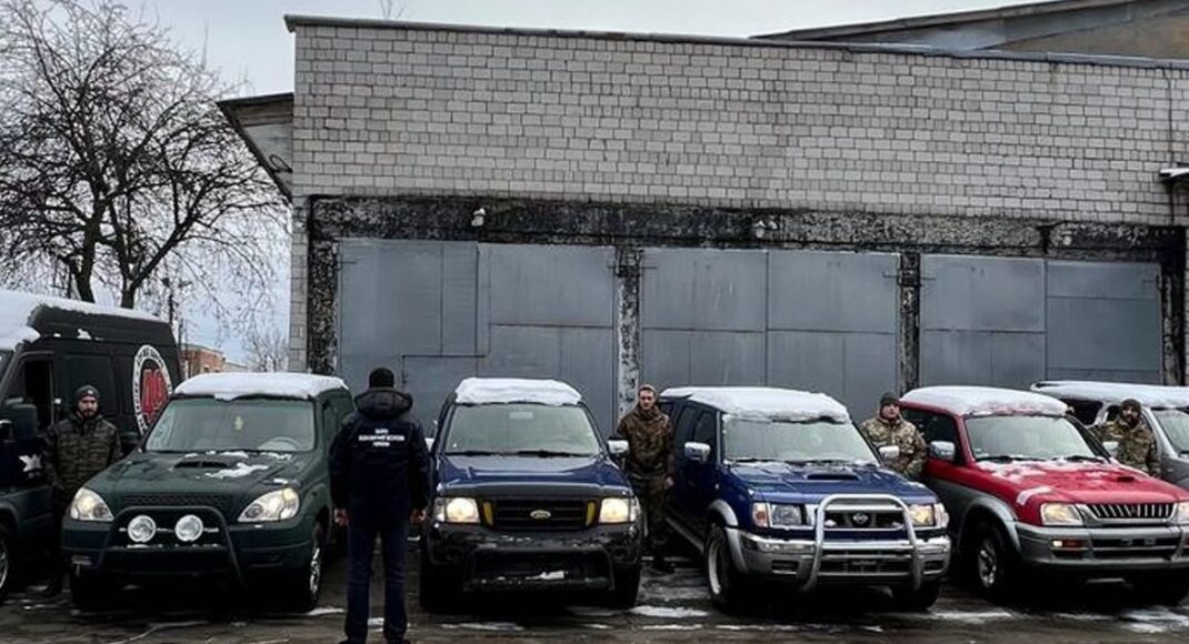 На Луганщині українські військові отримали автомобілі