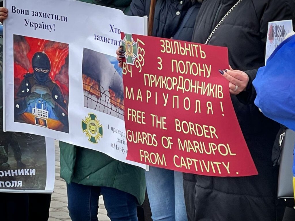 Маріупольці в Дніпрі нагадують, що тисячі Героїв Маріуполя досі знаходяться в полоні