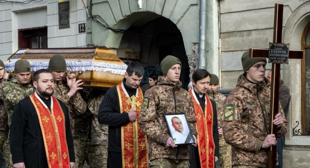 Во Львове на Лычаковском кладбище простились с защитником из Мариуполя