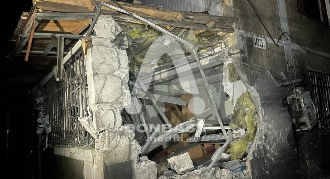 В центре Донецка есть новые разрушения после обстрела