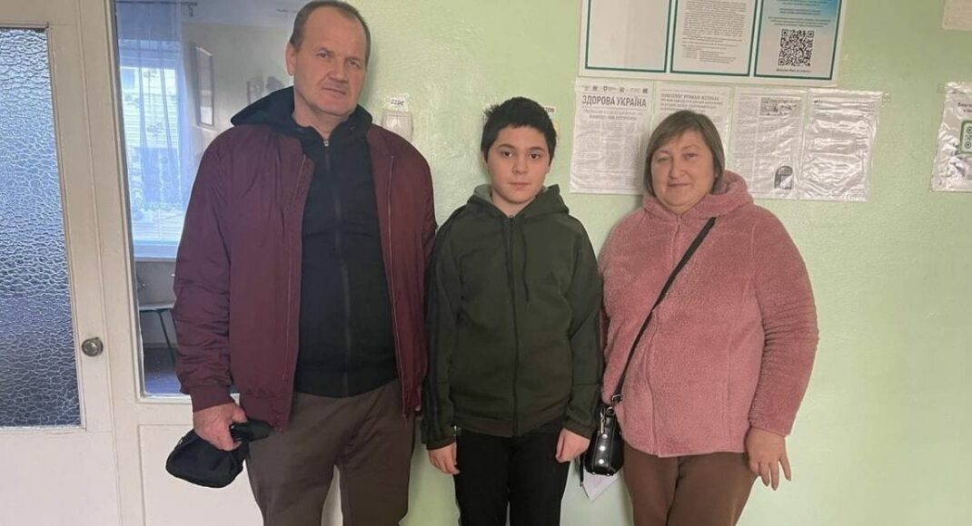 12-річного хлопчика зі Слов'янська, який під час обстрілу міста залишився без родини, забрали прийомні батьки