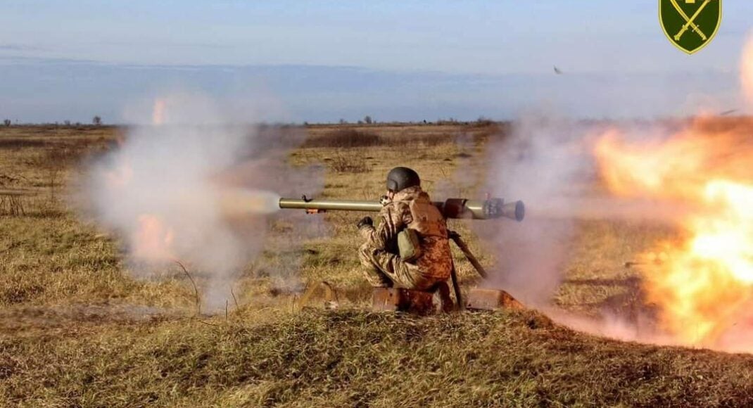 Російські загарбники продовжують вести наступальні дії на Лиманському та Бахмутському напрямках, - Генштаб