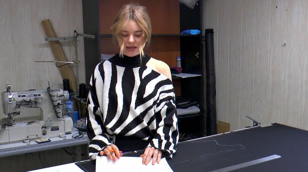 Модельєрка з Луганщини отримала державний грант і шиє одяг у Дніпрі: відео