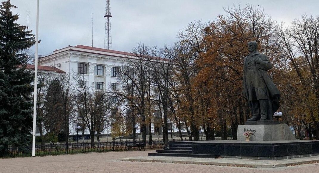 "Трехцветные тряпки и космические цены": жительница Луганска рассказала о жизни в городе