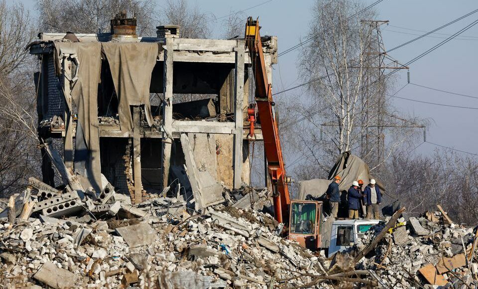 Разведка Британии назвала количество оккупантов, которых ВСУ уничтожили ударом по казарме ПТУ в Макеевке