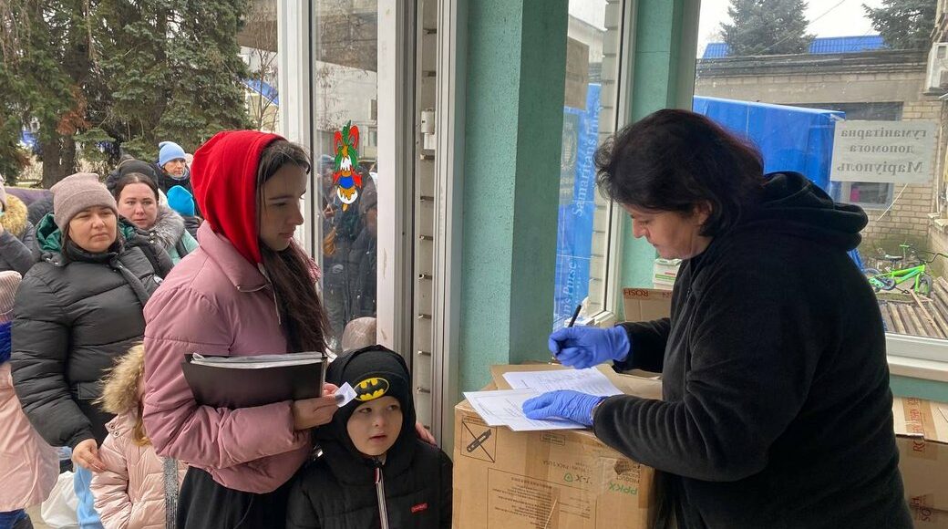 Консультация юриста, психолога и гуманитарная помощь: в Днепре открылся социальный центр для переселенцев