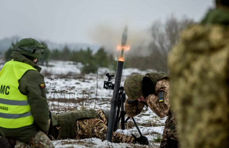 ЗСУ стримують ворога на околицях Бахмута: відео