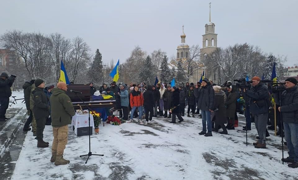 У Слов'янську попрощалися з волонтером "Чорного тюльпану" Денисом Сосненком, який загинув 24 січня