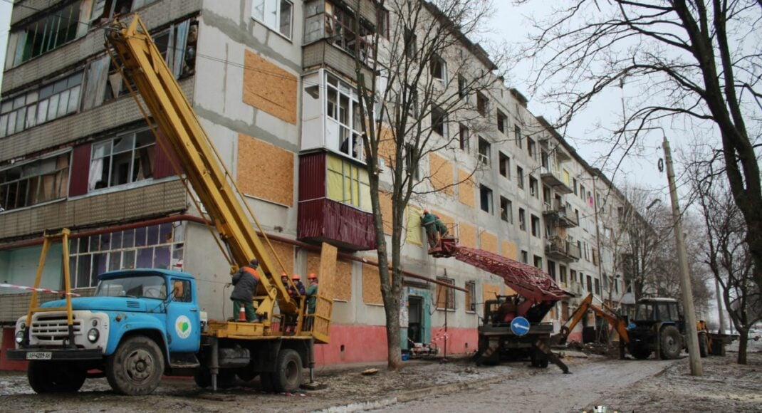 У Дружківці від учорашньої атаки постраждали 15 багатоповерхівок, одна з яких зруйнована на 90%