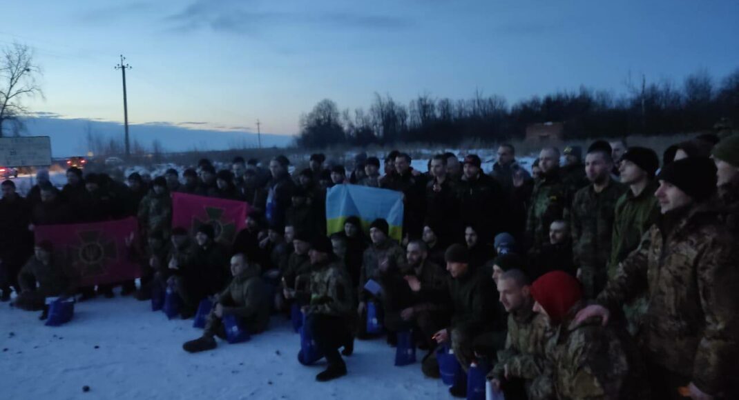 Украина вернула из российского плена 100 военных и одного гражданского, - Ермак