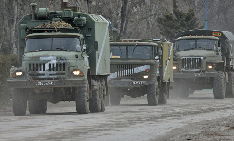 Российские оккупанты снова перебрасывают технику через Мариуполь, — Андрющенко