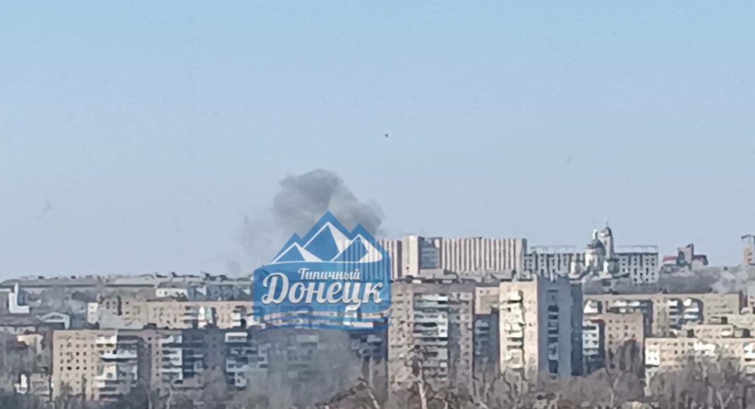 В центрі окупованого Донецька повідомляють про прильоти