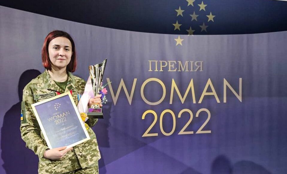 Прикордонниця з Маріуполя отримала міжнародну премію "Woman 2022"