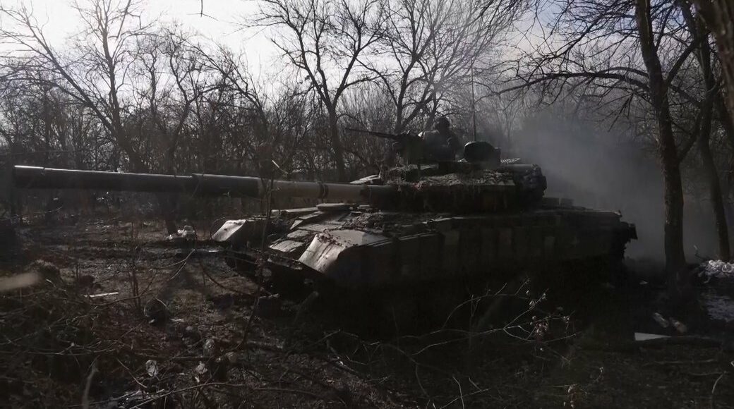 Українські військові показали, як продовжують оборону Бахмута: відео