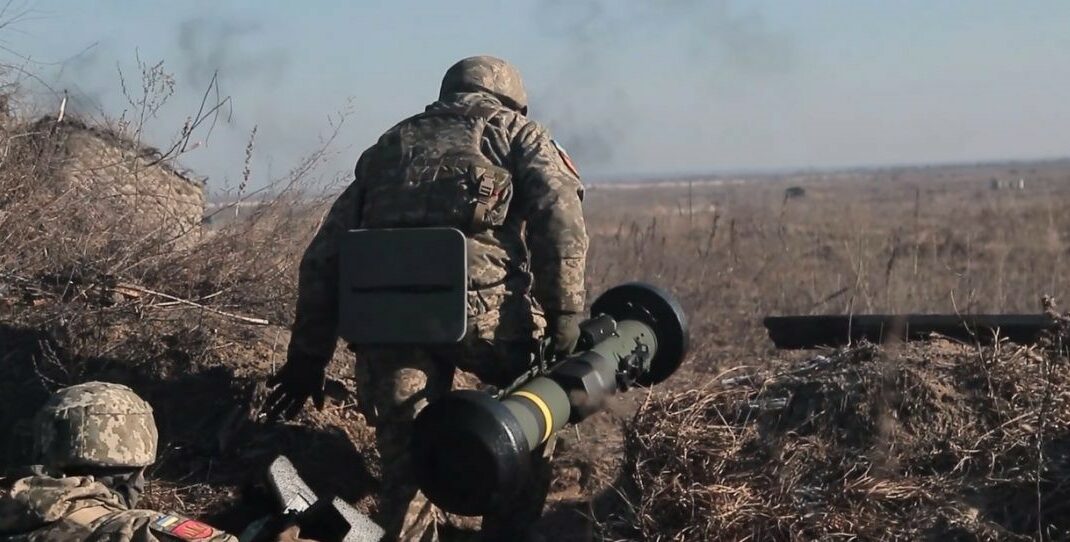 Пограничники показали, как охотятся с "Джавелинами" на российские танки