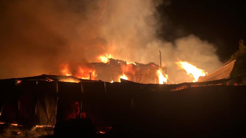 В Константиновке ночью из-за обстрелов рф произошел пожар в трех домах