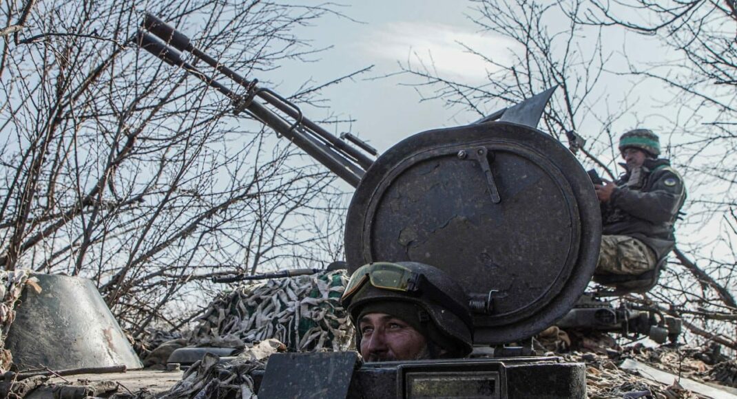Основні зусилля ворог зосереджує на штурмах на Лиманському, Бахмутському та Авдіївському напрямках, ЗСУ відбили 100 атак загарбників на цих напрямках