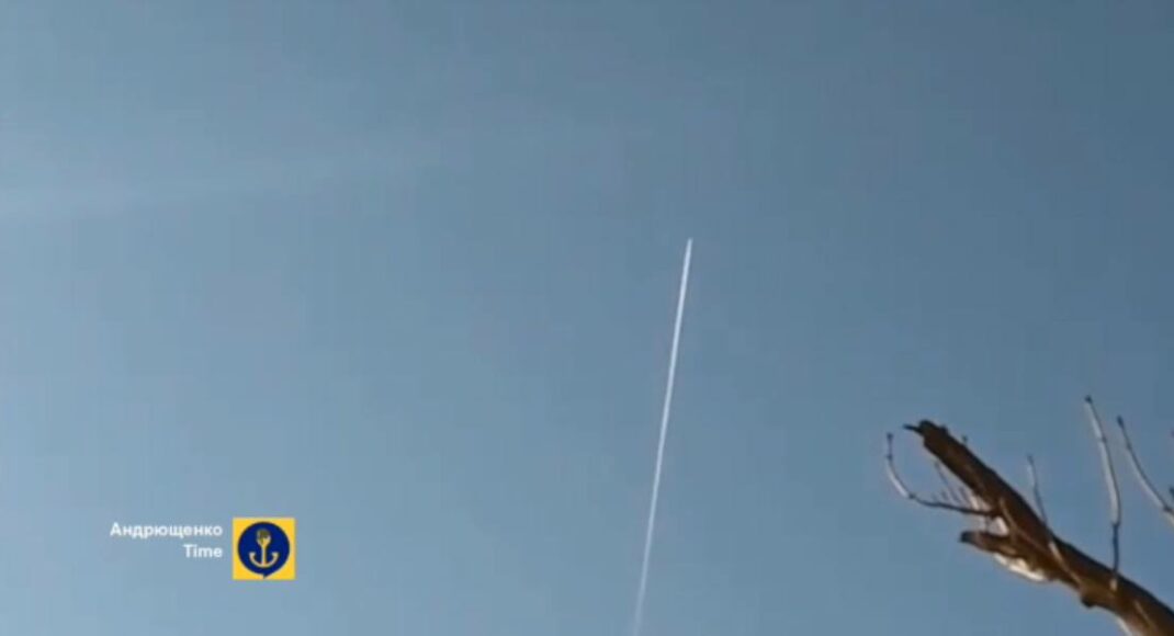 В Мариуполе снова активизировалась авиация врага: видео
