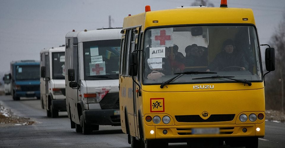 На Луганщині жителів вмовляють евакуюватися через активні ворожі обстріли