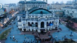 "ДЕ ТИ": у Києві вшанували пам'ять загиблих у Драмтеатрі Маріуполя