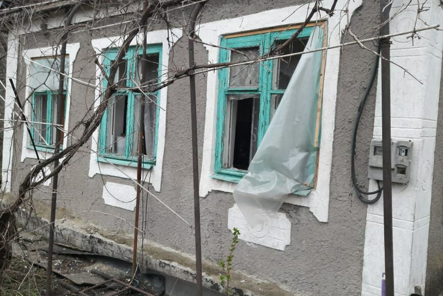 На Донеччині серед ночі росіяни завдали ракетного удару по Кутузовці Добропільської громади