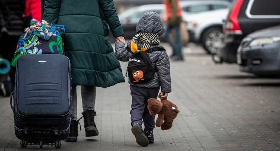 В Донецкой области продолжается принудительная эвакуация: в 16 населенных пунктах из 21 не осталось ни одного ребенка, – полиция