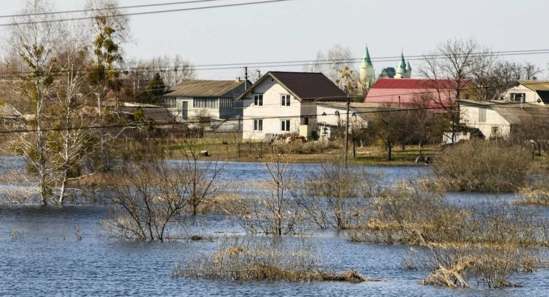 На Луганщине в оккупированном Боровском около 400 домовладений затоплены, россияне почти никак не реагируют