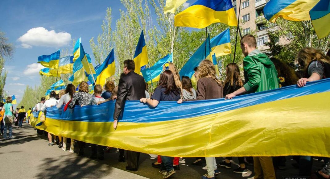 9 лет назад краматорцы, под прицелами оккупантов, вышли сказать, что их город - украинский: фото