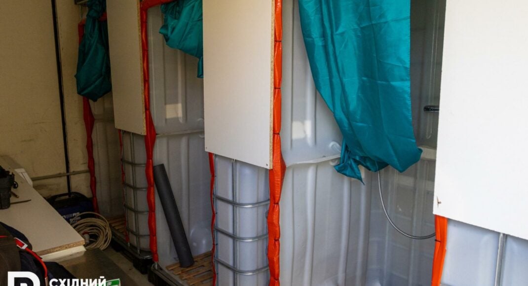 У Лимані працює спеціальний фургон, де розміщуються душові кабіни для місцевих жителів