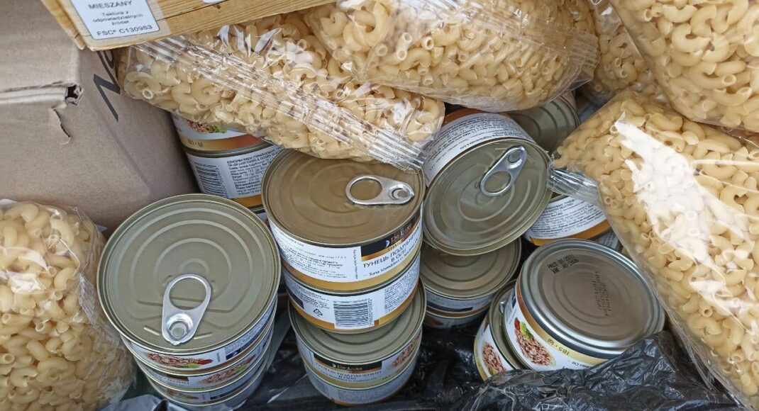 В Киевском хабе продолжилась выдача продуктовых наборов для переселенцев Луганщины