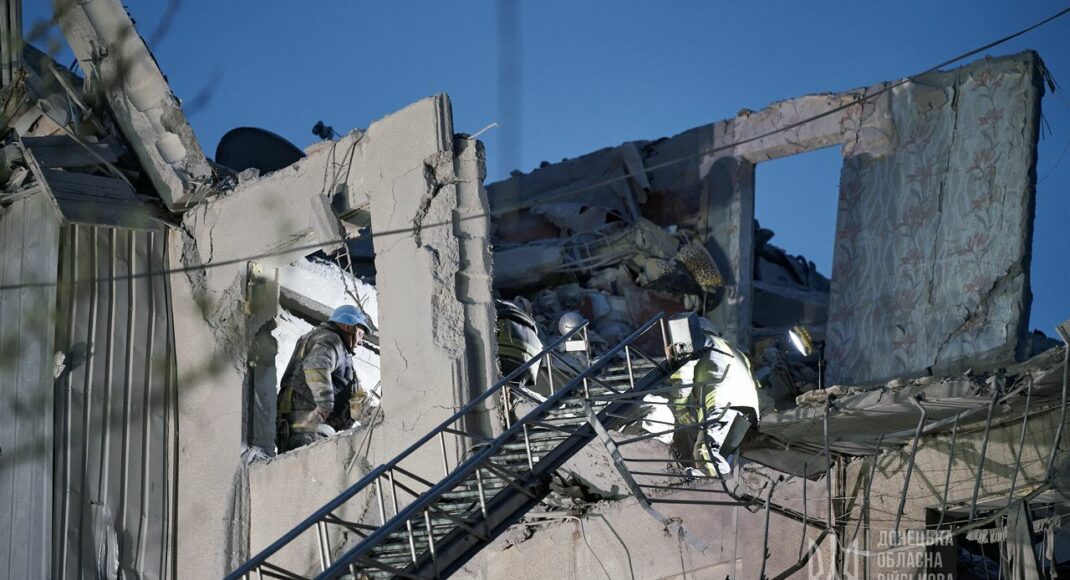 Еще 5 человек могут находиться под обломками разрушенного дома в Славянске, — Кириленко