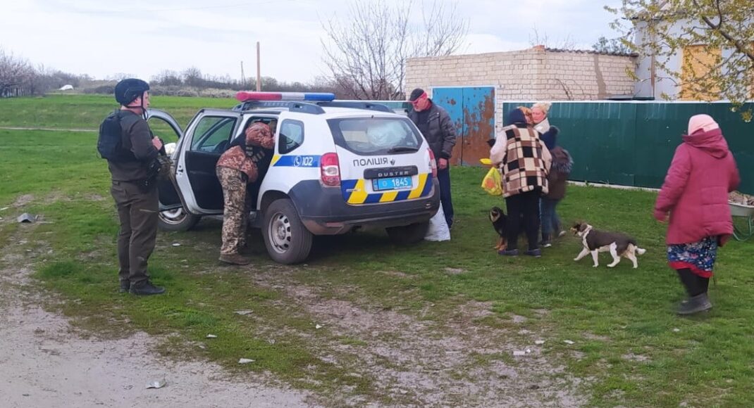 Поліція Луганщини допомогла з евакуацією родини на Харківщині