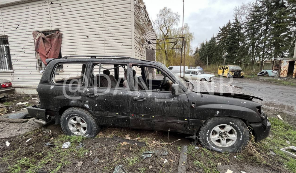 На окупованій Донеччині внаслідок прильоту по автопарку загинули 9 людей: фото, відео