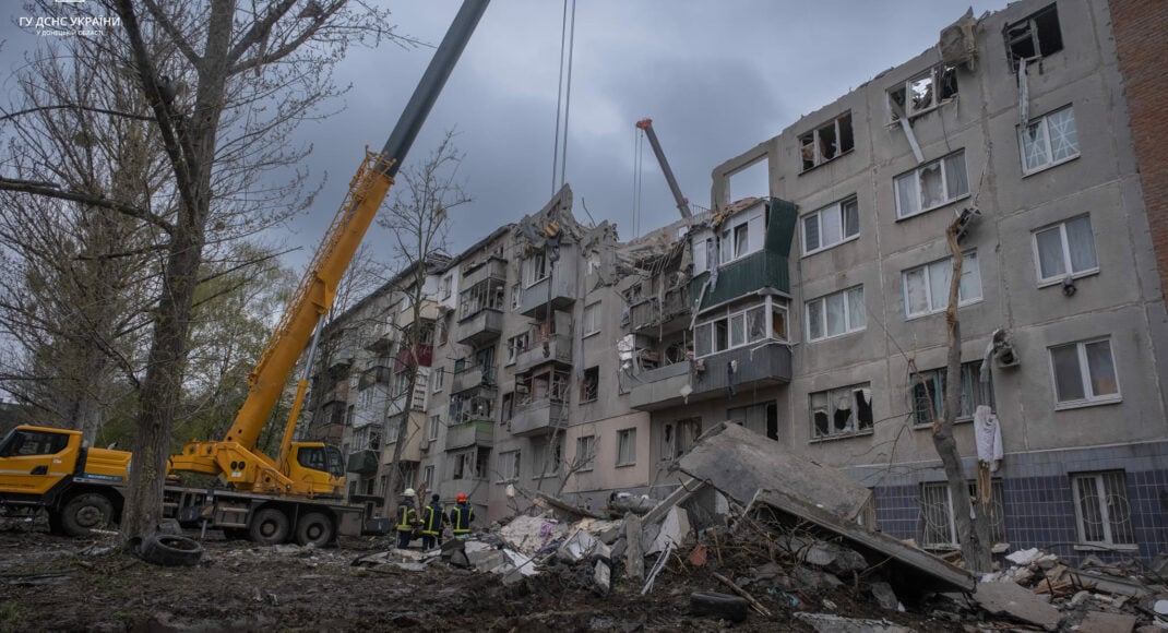 Обстріл Слов'янська: ДСНС розбирає завали, під якими може бути ще 4 людини