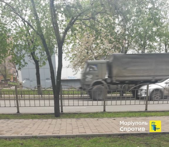 В Мариуполе фиксируют движение военных грузовиков рф с боекомплектом в направлении оккупированного Бердянска