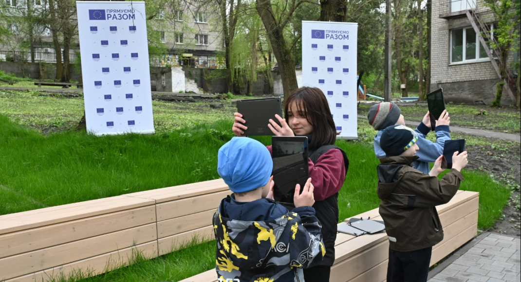 На території шелтеру для переселенців з Луганщини група архітекторів з Дніпра облаштувала "громадську площу": фото