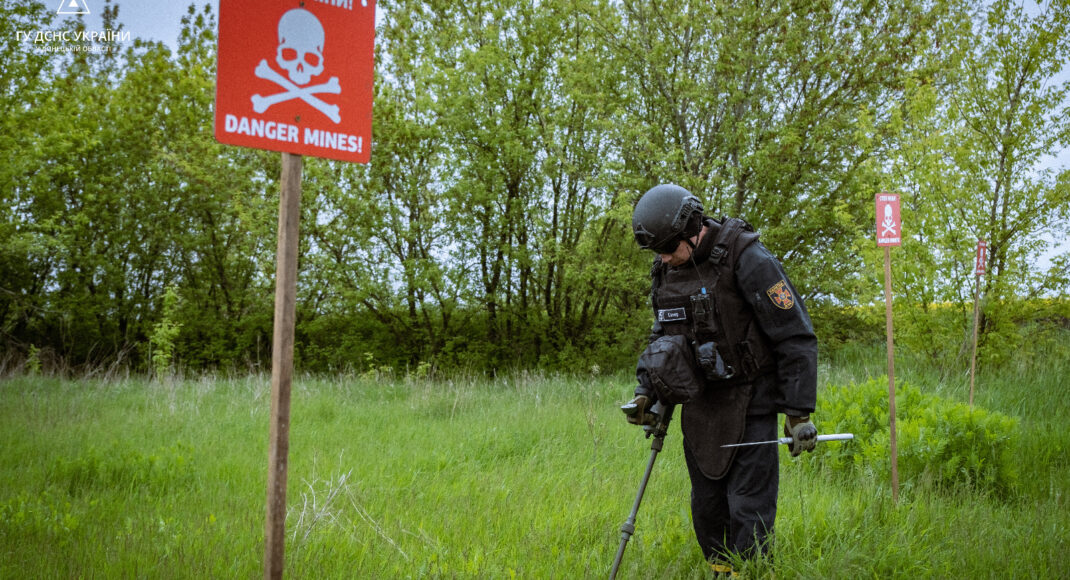 На Донеччині за добу піротехніки знайшли 188 вибухонебезпечних предметів