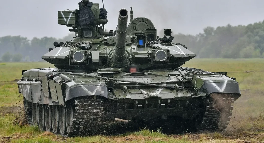 В оккупированном Мариуполе впервые заметили перемещение российских танков Т-90